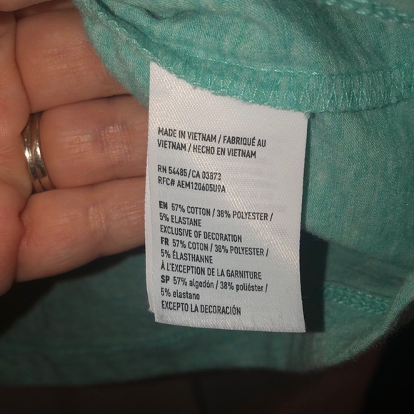 TWO SUPER COOL AMERICAN EAGLE BRAND VNECK T-SHIRTS - Picture 6 of 8